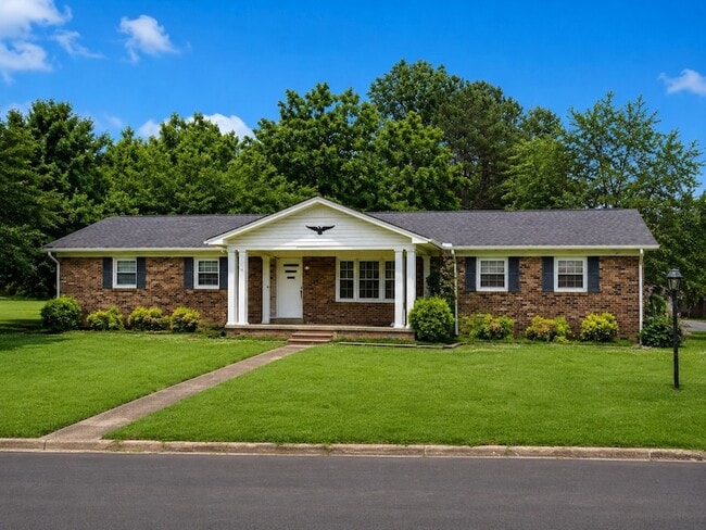 Building Photo - 1205 Carroll Dr
