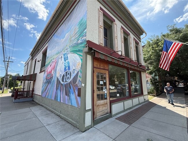 101 E 2nd St