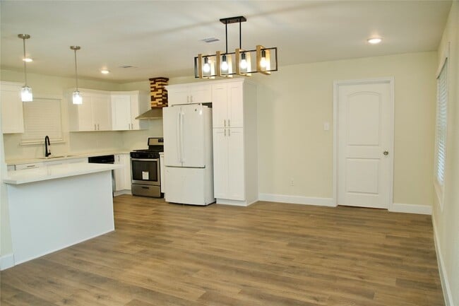 Photo - 2405 Byron Ave