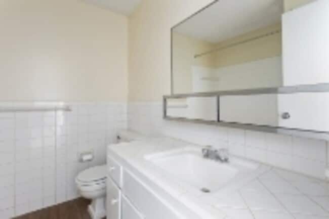 Photo - 439 W 87 Pl