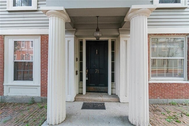 Building Photo - 71 Benefit St