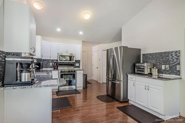 Photo - 4267 Knollcrest Dr