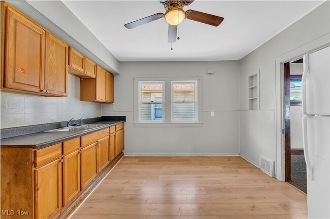 Building Photo - 9806 Sladden Ave Unit 2/UP