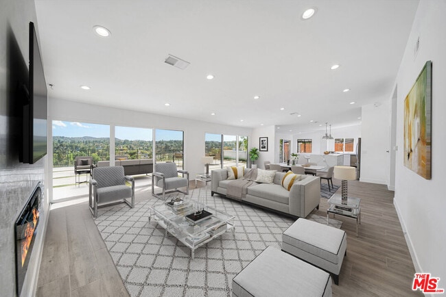 Building Photo - 23500 Aetna St