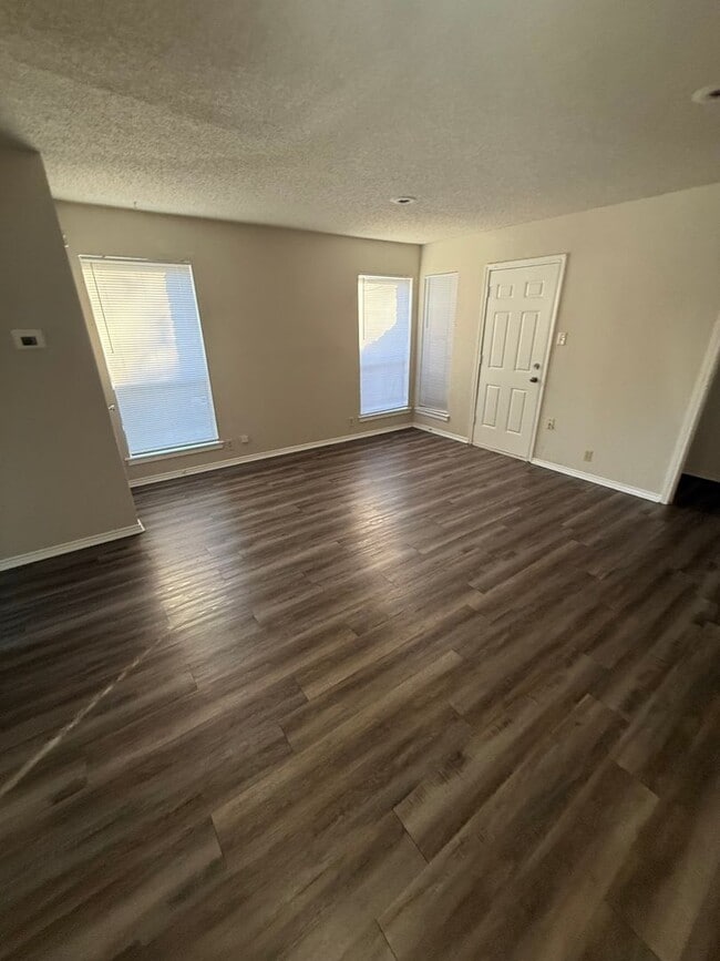 Photo - GLENBROOK6728-30 Unit 6730