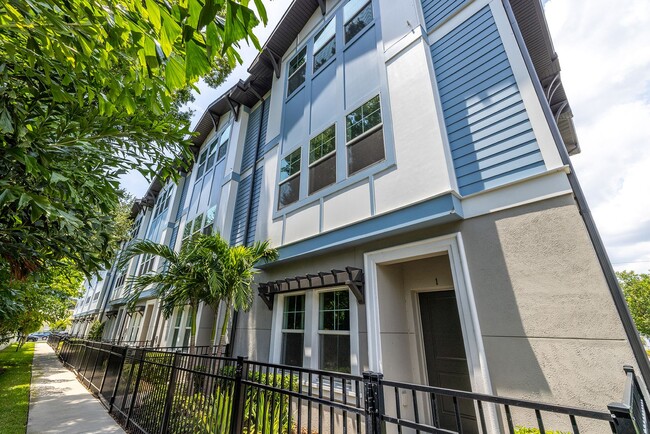 Palma Ceia Townhouse in South Tampa (Built... - Palma Ceia Townhouse in South Tampa (Built...