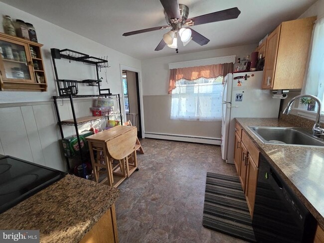 Photo - 14 Scarlet Ave