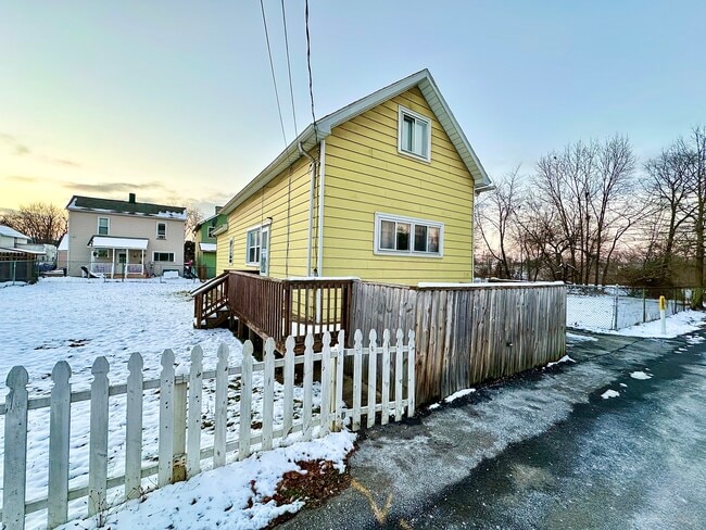 Photo - 715 Rear Mabel St