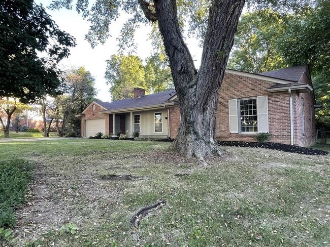 Photo - 711 Waterford Rd