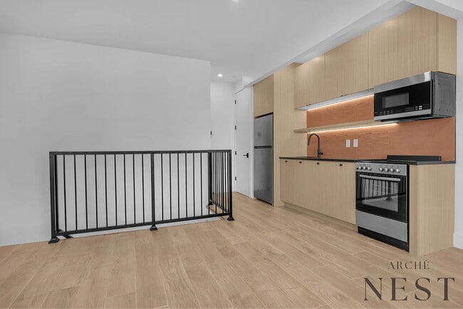 Photo - 1696 Pacific St