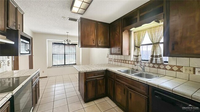 Photo - 14 Hummingbird Ave