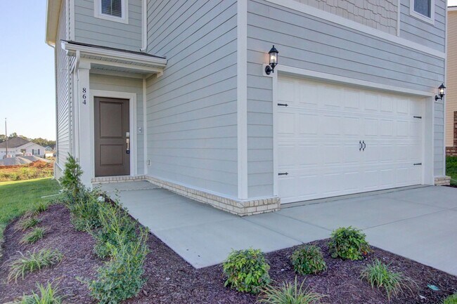 Photo - Wow!! 18-month lease in Sango!!