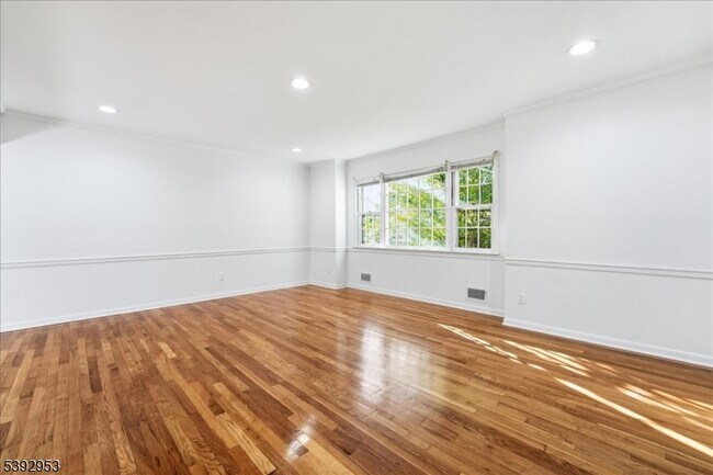Photo - 35 Brooktree Rd