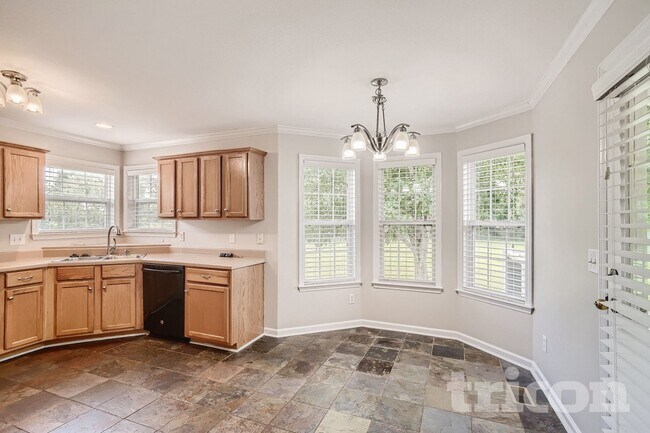 Photo - 207 Towbridge Dr
