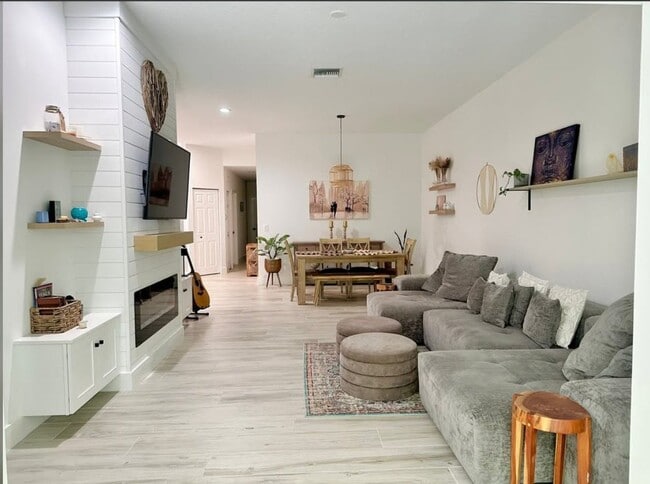 Photo - 1813 Wood Fern Dr