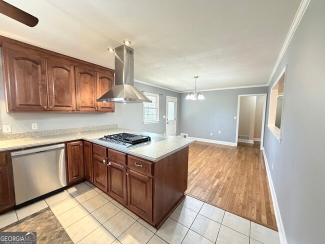 Photo - 560 Greencrest Dr