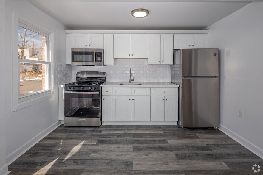 1BR, 1BA - Kitchen