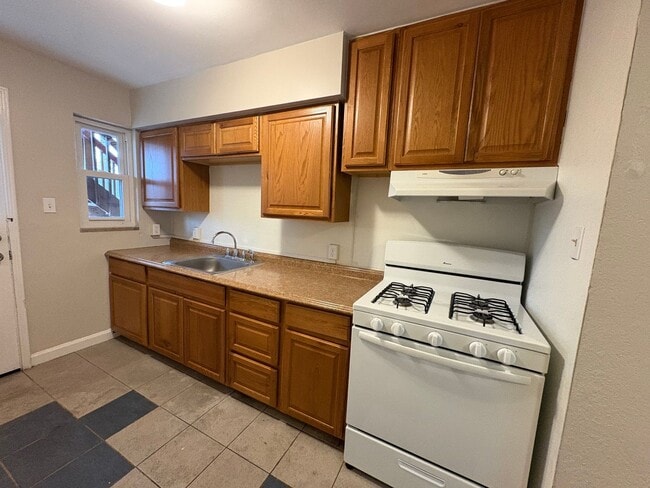 Photo - Spacious 1 Bedroom in Bellevue with Balcony and Garage space! Unidad 192 Apt 1