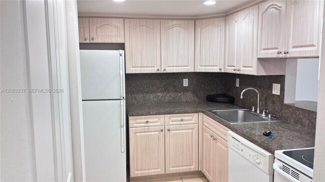 Photo - 10421 N Kendall Dr Unit C201