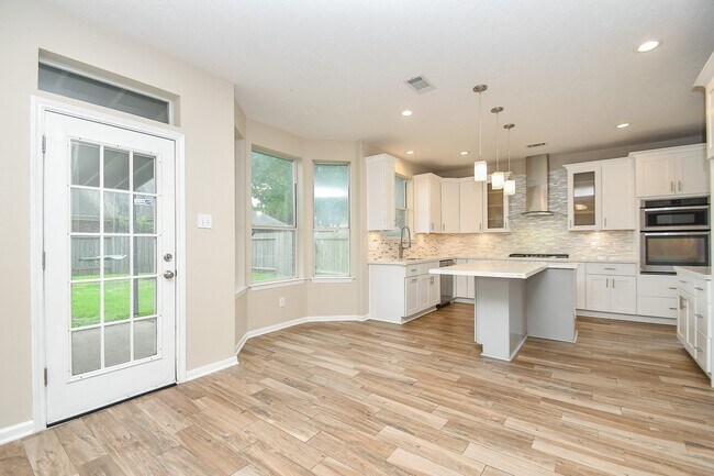 Photo - 215 Windrift Ct