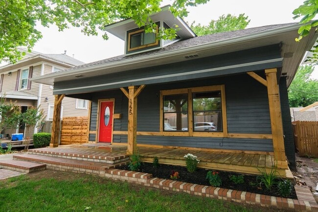 Photo - 1725 N McKinley Ave
