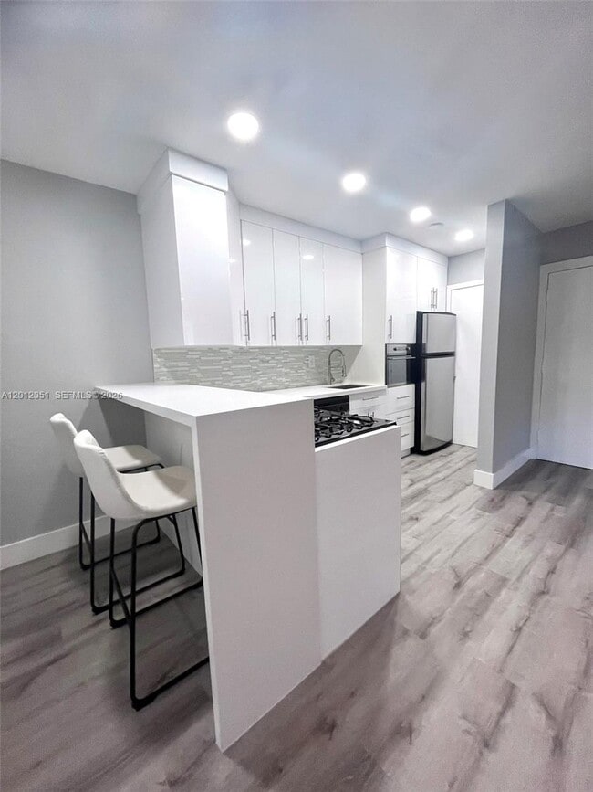Building Photo - 6310 SW 79th St Unit 20