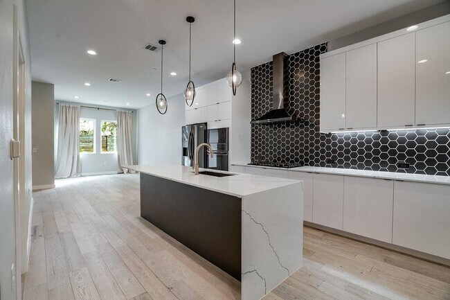 Photo - 2108 Tillery St Unit 1105