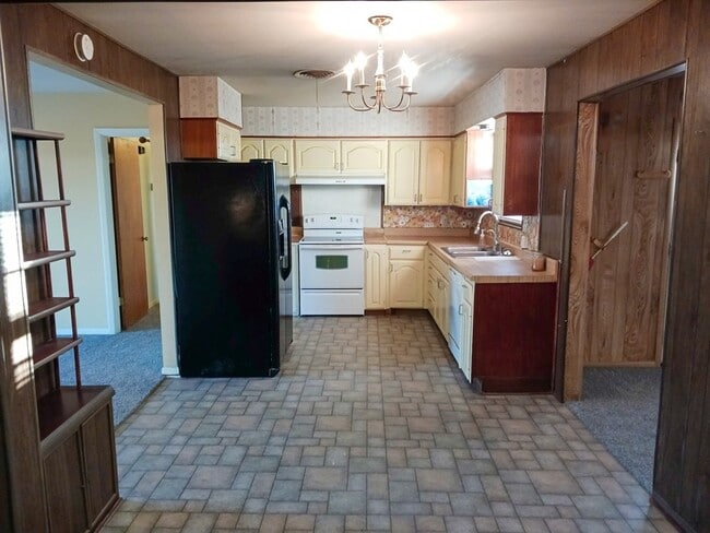 Photo - 1208 E 56th St