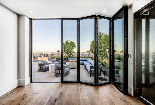 212 Stuart