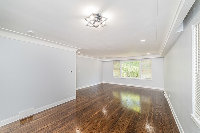 Photo - 7530 N Oakley Ave Unit 2