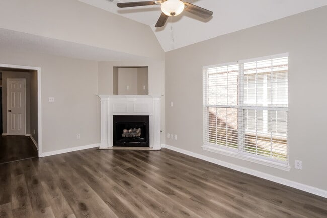 Photo - 9815 Riggin Dr