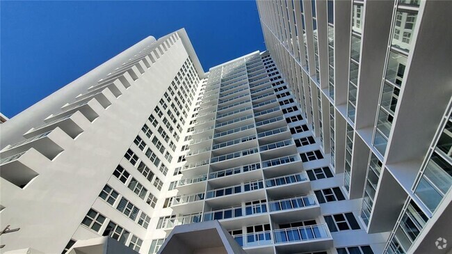 Building Photo - 2030 S Ocean Dr Unit 401 Rental