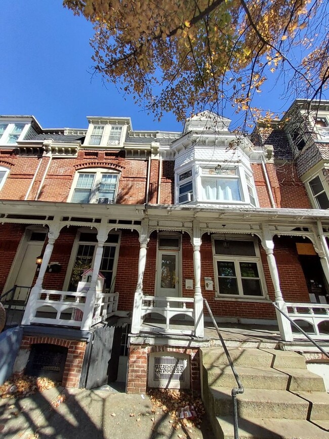 Building Photo - 537 N 6th St Unit 537-Second floor N 6th St