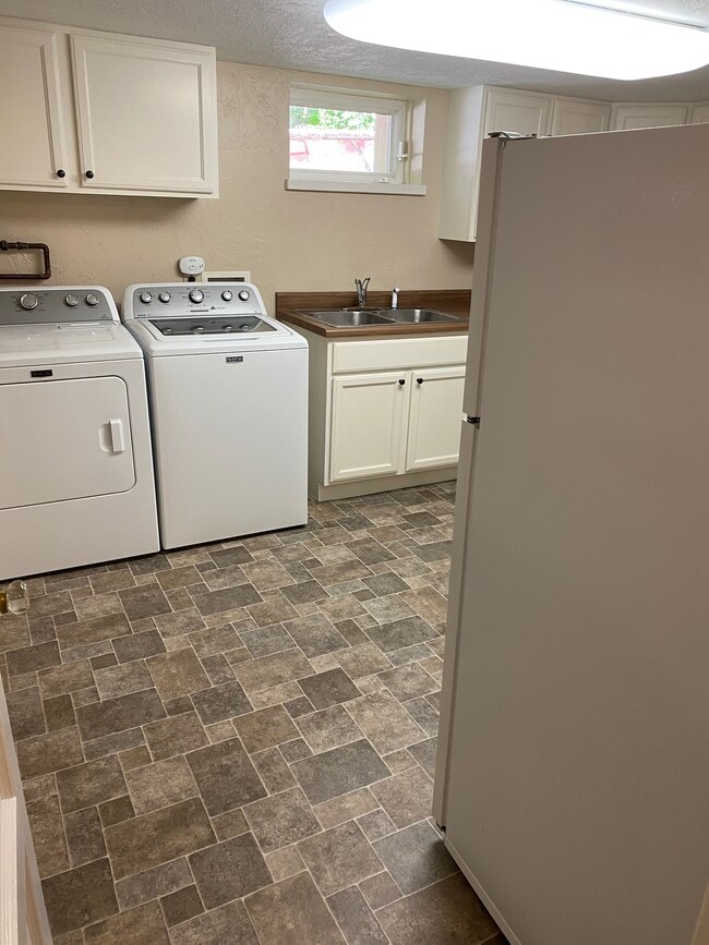 Washer & Dryer - 1220 Colorado Ave Unit Downstairs