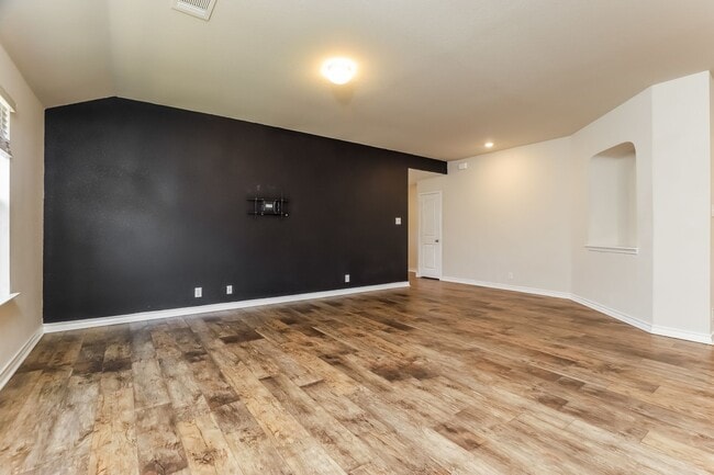 Photo - 4 Bedrooms- 11 miles from Lackland AFB