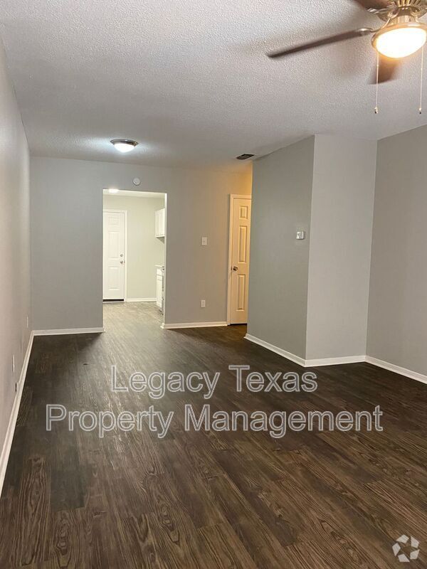 Building Photo - 1302 Berry Dr Rental