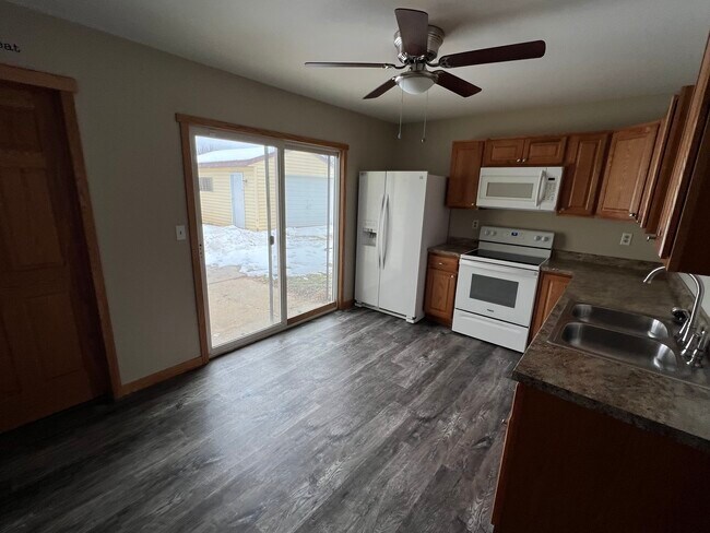 Photo - 407 Mallard St