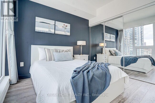 Photo - 77 Shuter St Unit 2611