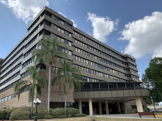 Cloisters Atrium Apartment Building - Aventine at Deland Apartments