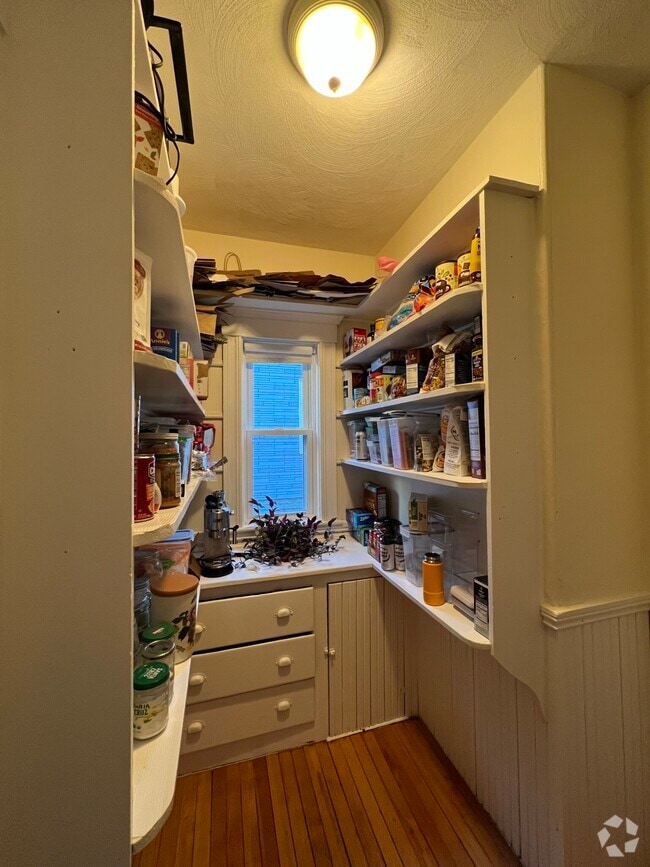 Building Photo - 12 Pinkham Rd Unit 1 Rental
