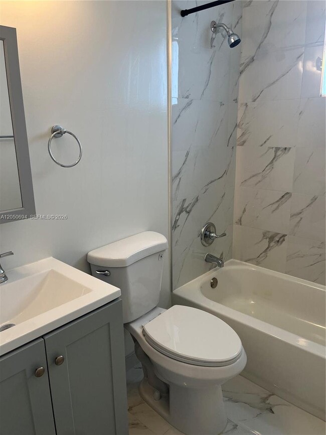 Photo - 90 E 15th St
