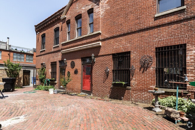 Building Photo - 315 S Ashland Ave Unit CH-4 Rental