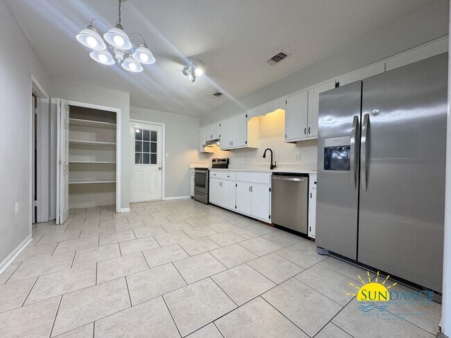 Photo - Charming 2-Bedroom Home with Bonus Room in Mary Esther!