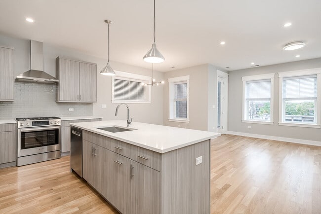 Photo - 2145 S Halsted St Unidad 4S