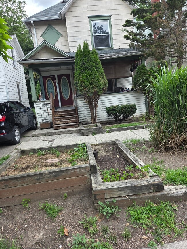 Photo - 410 W Lapeer St