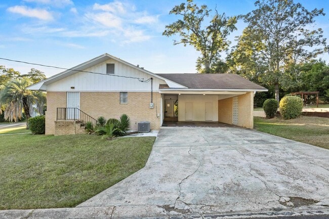 Photo - 204 Ruby Hubbard Way