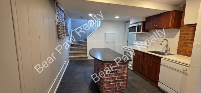 3512 Moore Ave