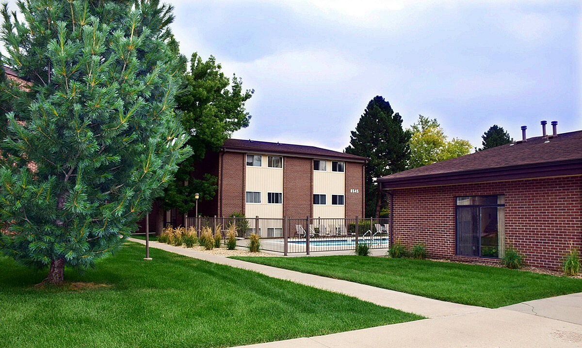 PINETREE Apts - PINETREE Apts