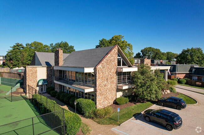 Building Photo - Retreat at Seven Trails Rental