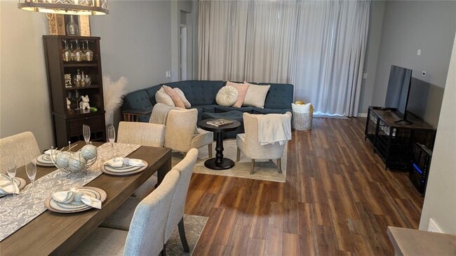 Photo - 581 Painted Leaf Dr